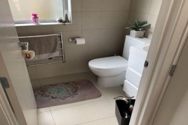 Photo of property in 38 Powrie Street, Glenfield, Auckland, 0629