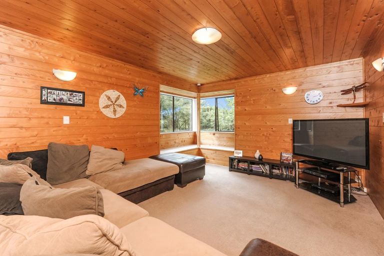 Photo of property in 7 Hayes Road, Henderson Valley, Auckland, 0612