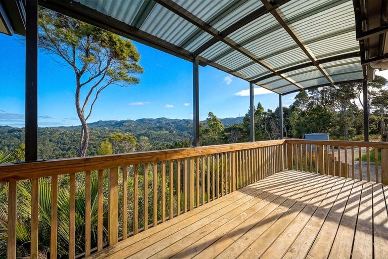 Photo of property in 220 Forest Hill Road, Waiatarua, Auckland, 0612