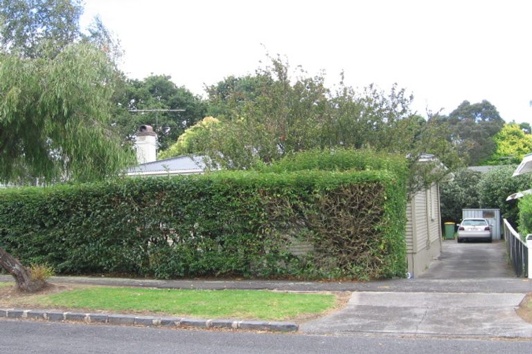 Photo of property in 30 Lambeth Road, Mount Eden, Auckland, 1041