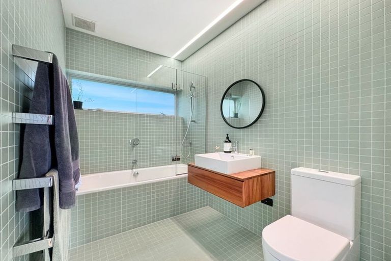 Photo of property in 6 Crawford Road, Kilbirnie, Wellington, 6022