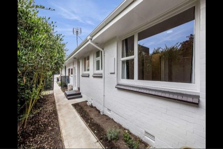 Photo of property in 2/111 Aikmans Road, Merivale, Christchurch, 8014