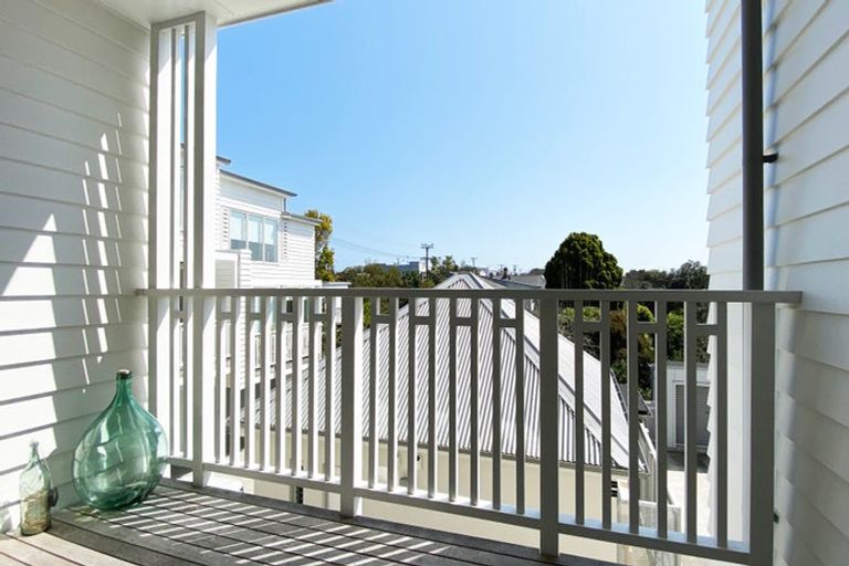 Photo of property in 9/83 Hinemoa Street, Birkenhead, Auckland, 0626