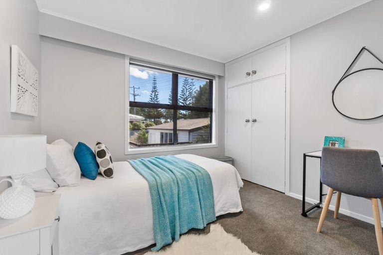 Photo of property in 27 High Road, Glenfield, Auckland, 0629