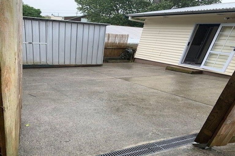 Photo of property in 25 Glenfern Road, Mellons Bay, Auckland, 2014