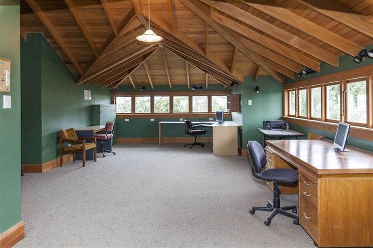 Photo of property in 130 Hackthorne Road, Cashmere, Christchurch, 8022