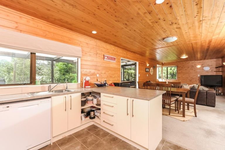 Photo of property in 7 Hayes Road, Henderson Valley, Auckland, 0612