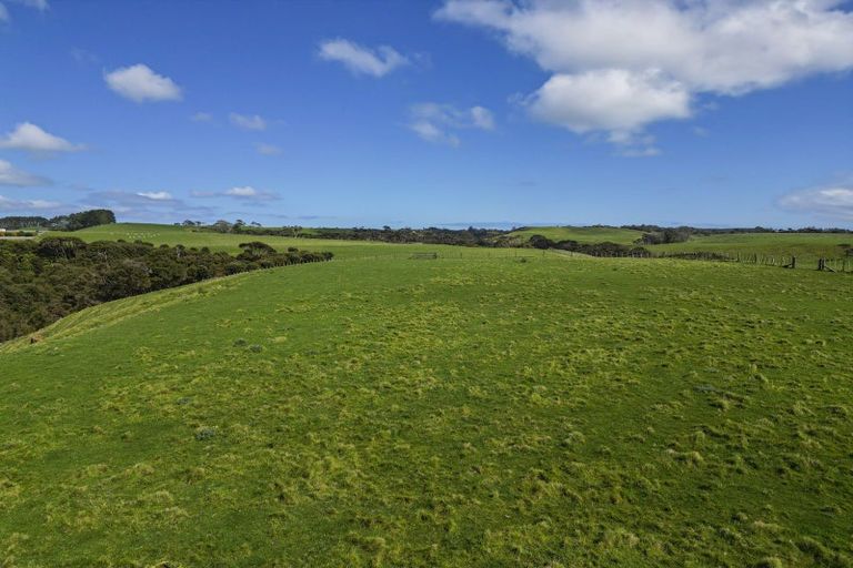 Photo of property in 76 Muriwai Road, Muriwai, 0881