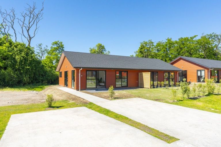 Photo of property in 10 Winnie Close, Acacia Bay, Taupo, 3330