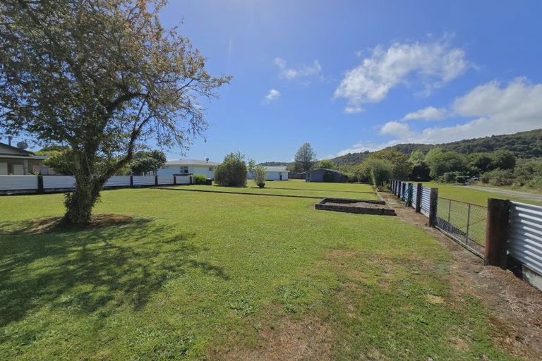 Photo of property in 44 Aylmer Street, Ross, 7812