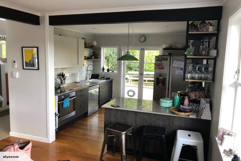 Photo of property in 66 Heathcote Road, Castor Bay, Auckland, 0620