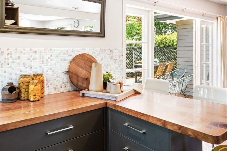 Photo of property in 37 Haruru Falls Road, Haruru, 0204