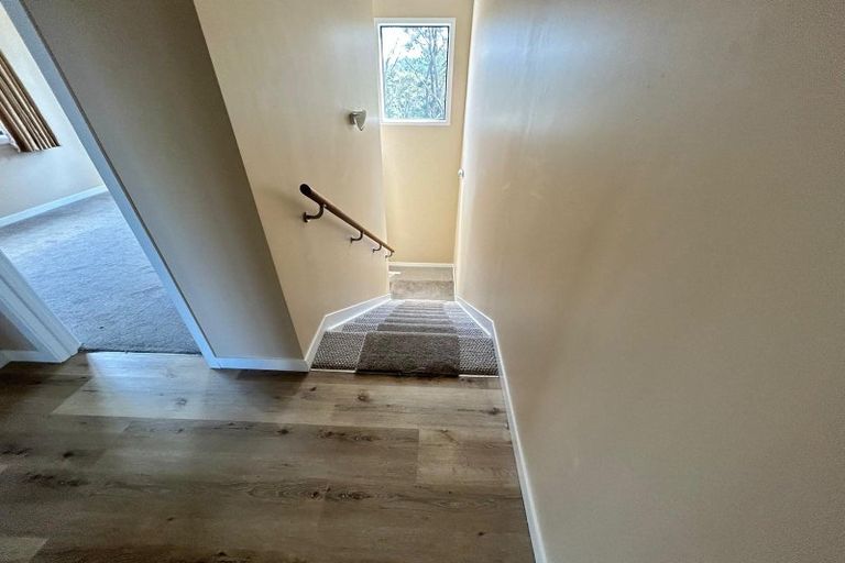 Photo of property in 300 Sturges Road, Henderson Valley, Auckland, 0612