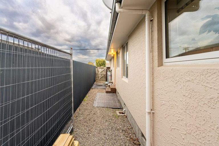 Photo of property in 43 Daniels Road, Redwood, Christchurch, 8051