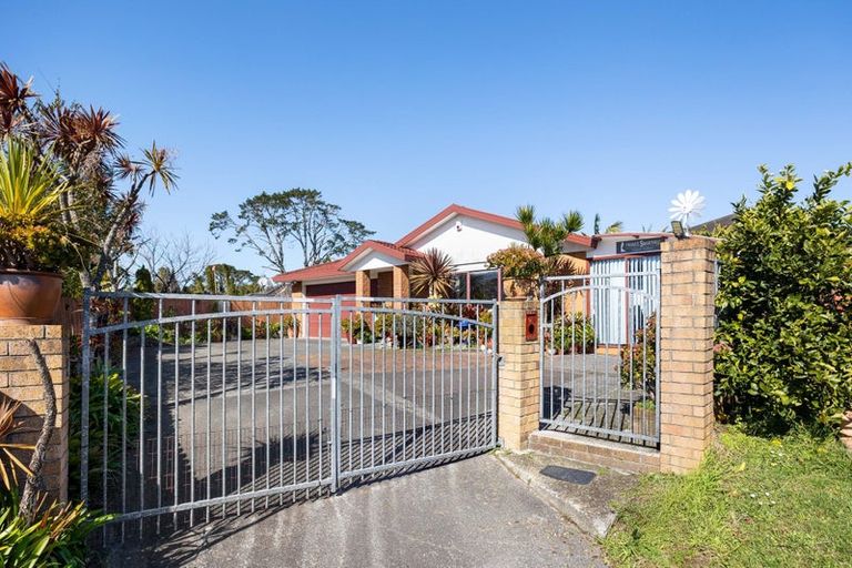 Photo of property in 54 Greenberry Drive, Ranui, Auckland, 0612