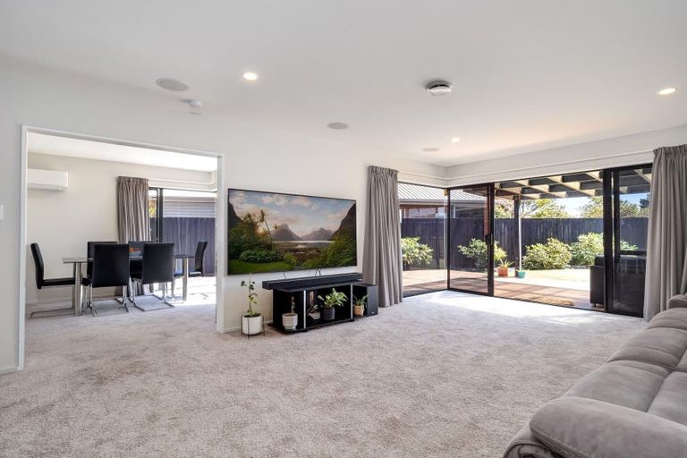 Photo of property in 2/17 Fieldmoor Place, Parklands, Christchurch, 8083