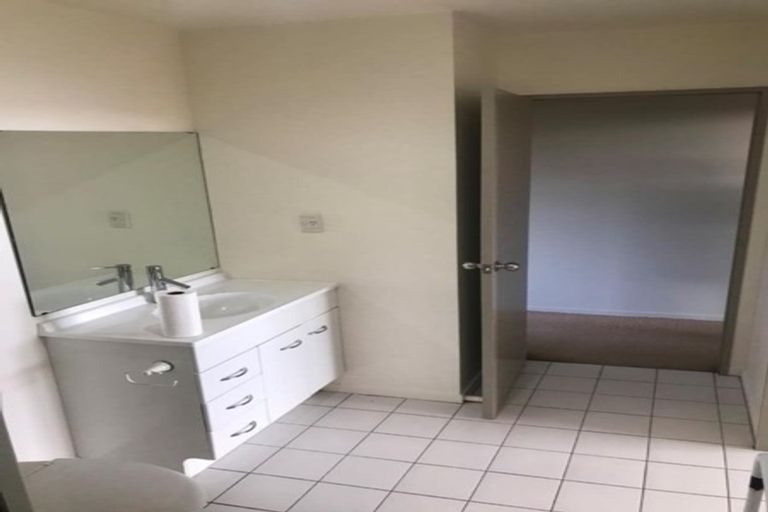 Photo of property in Krisley Court, 12/6 Ambrico Place, New Lynn, Auckland, 0600