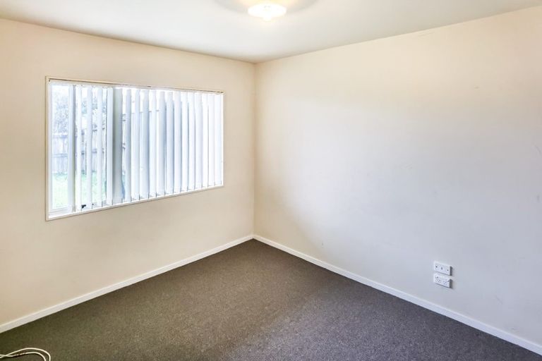 Photo of property in 9/242 Great North Road, Henderson, Auckland, 0612