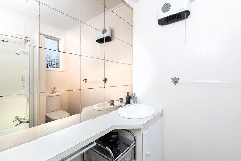 Photo of property in 7 Peace Avenue, Moturoa, New Plymouth, 4310