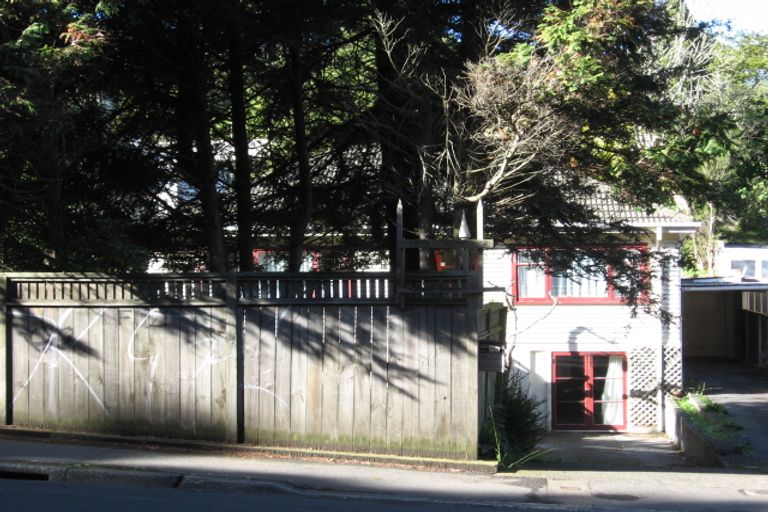 Photo of property in 70 Newlands Road, Newlands, Wellington, 6037