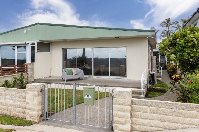 Photo of property in 10 North Terrace, Westshore, Napier, 4110