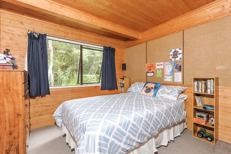 Photo of property in 7 Hayes Road, Henderson Valley, Auckland, 0612