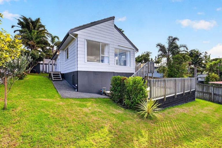 Photo of property in 2/47 Birkdale Road, Birkdale, Auckland, 0626