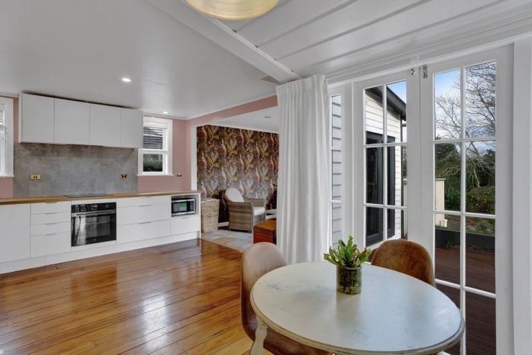 Photo of property in 24 Dunn Street, Egmont Village, 4372