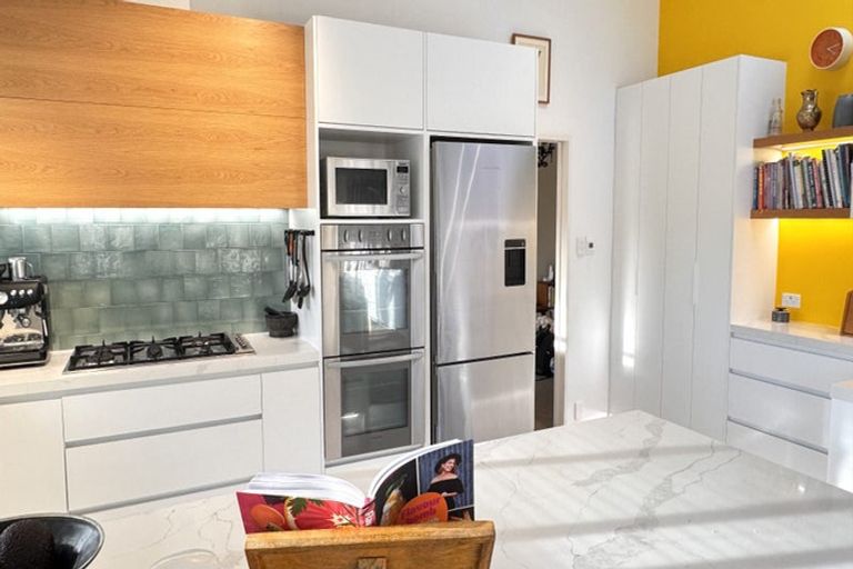 Photo of property in 8 Langstone Place, Chatswood, Auckland, 0626