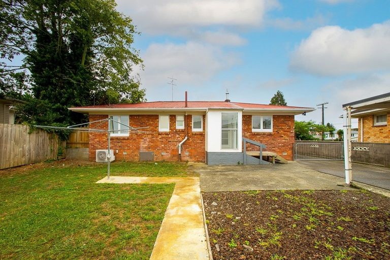 Photo of property in 4 Coles Place, Manurewa, Auckland, 2102