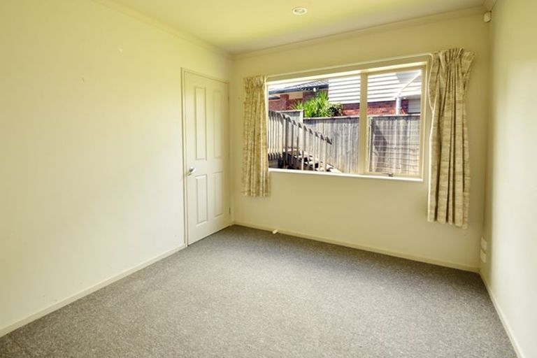 Photo of property in 64a Peverill Crescent, Papatoetoe, Auckland, 2025