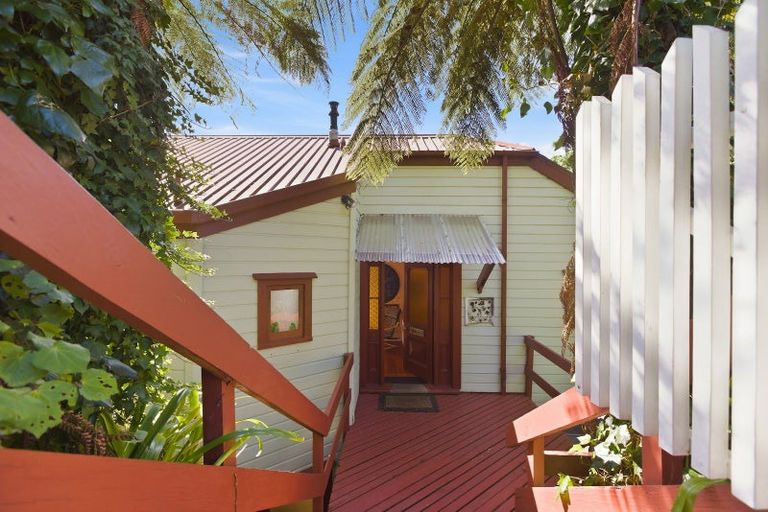 Photo of property in 75 Morley Street, New Plymouth, 4310