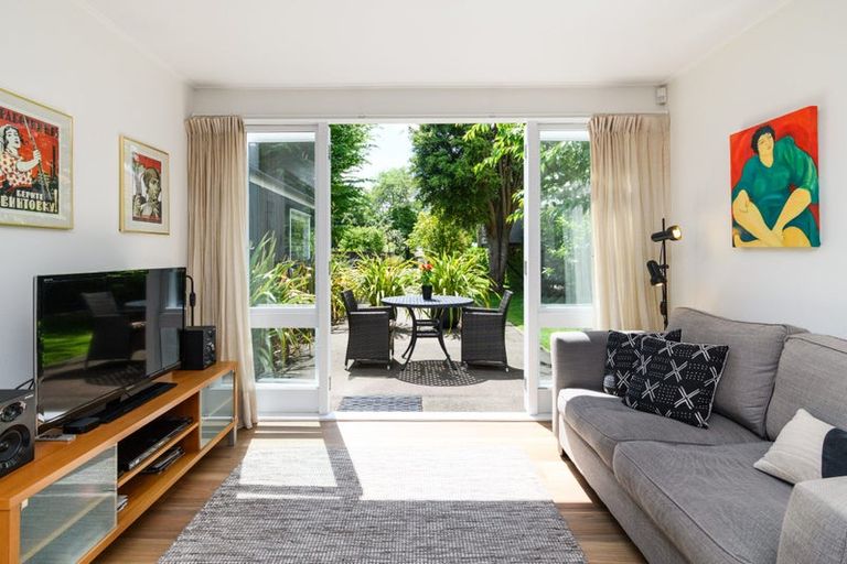 Photo of property in 26 Manapouri Crescent, Hokowhitu, Palmerston North, 4410