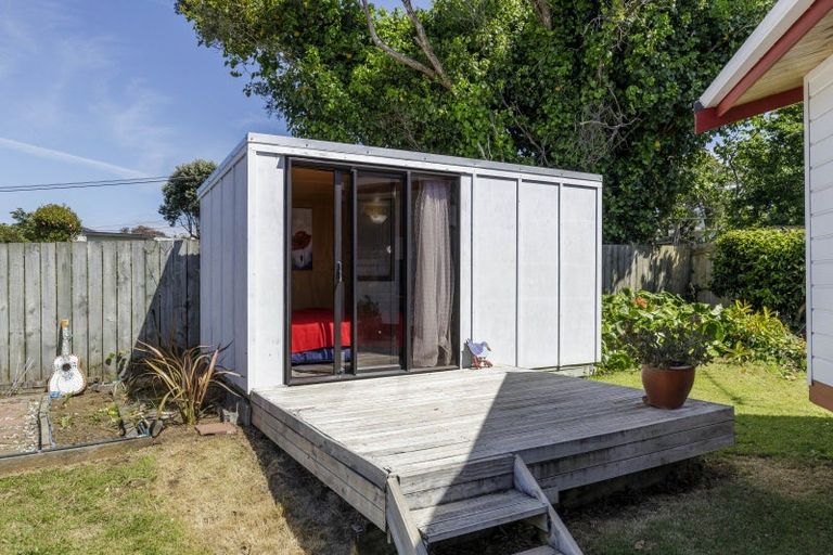 Photo of property in 2 Honnor Place, Hurdon, New Plymouth, 4310