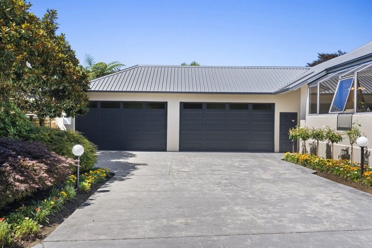 Photo of property in 92 Govett Avenue, Frankleigh Park, New Plymouth, 4310