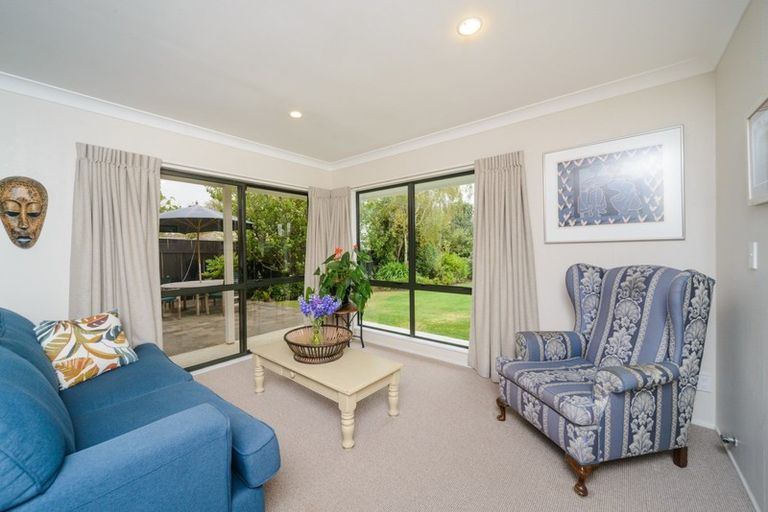 Photo of property in 135 Summerhill Drive, Fitzherbert, Palmerston North, 4410