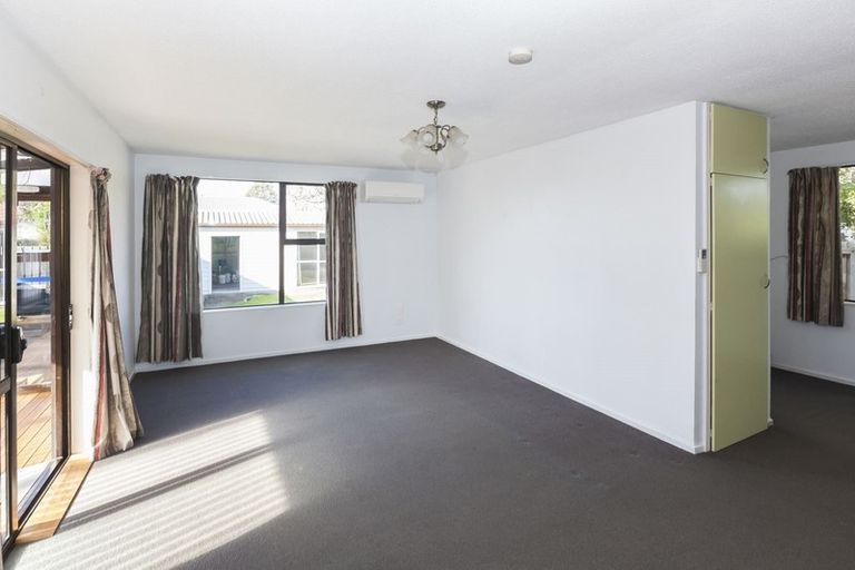 Photo of property in 2/7 Sefton Street, Belfast, Christchurch, 8051