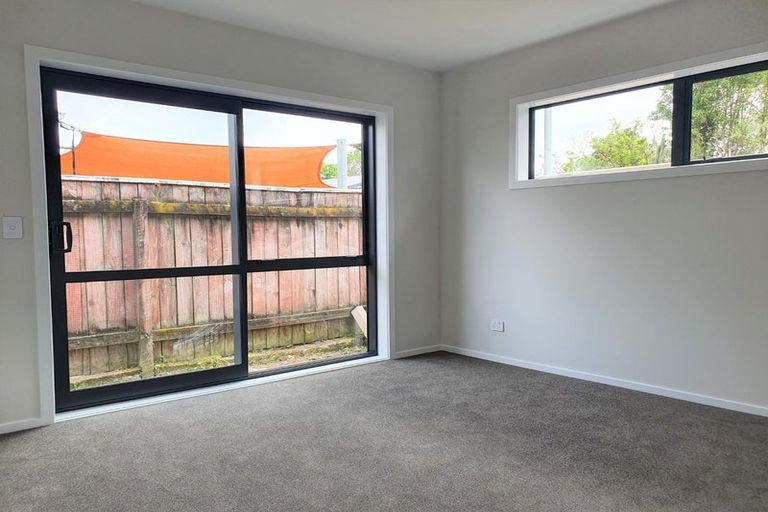 Photo of property in 1/1 Sutherland Avenue, Silverstream, Upper Hutt, 5019