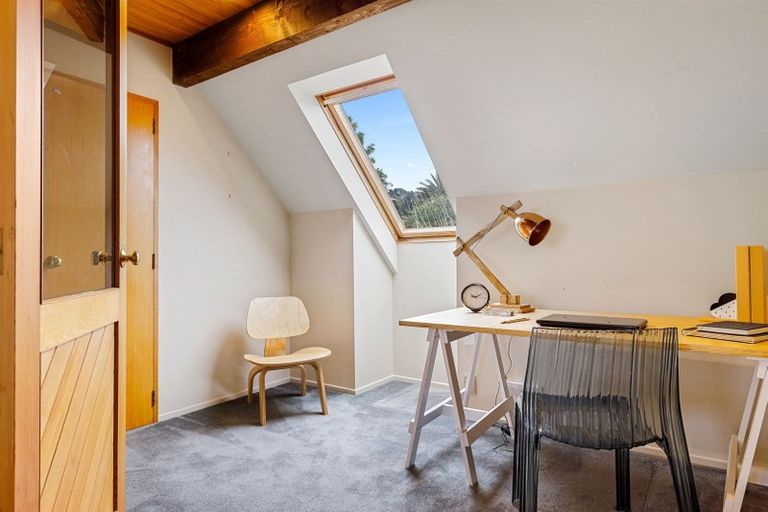 Photo of property in 5 Drayton Drive, Mount Pleasant, Christchurch, 8081