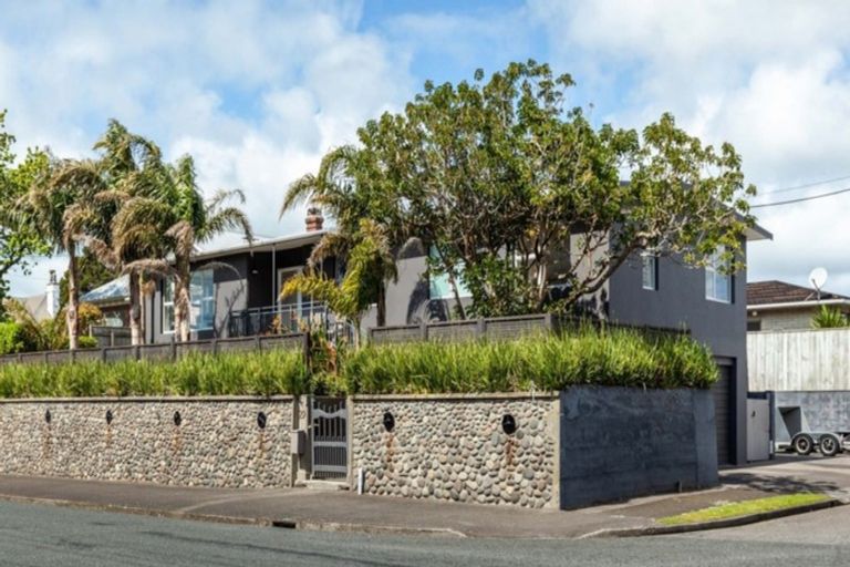 Photo of property in 29 Barrett Street, Westown, New Plymouth, 4310