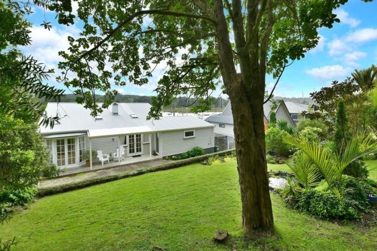 Photo of property in 260 Wade River Road, Wade Heads, Whangaparaoa, 0932