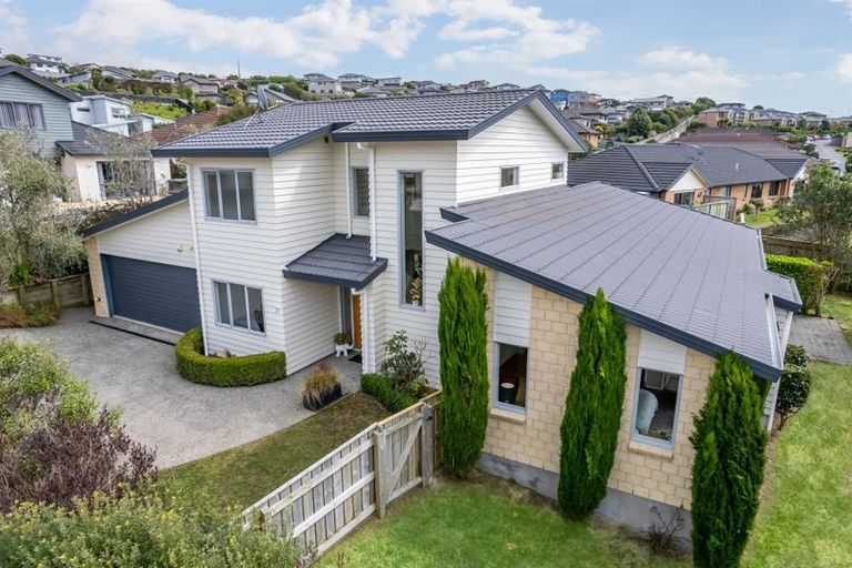 Photo of property in 31 Te Puia Drive, Aotea, Porirua, 5024