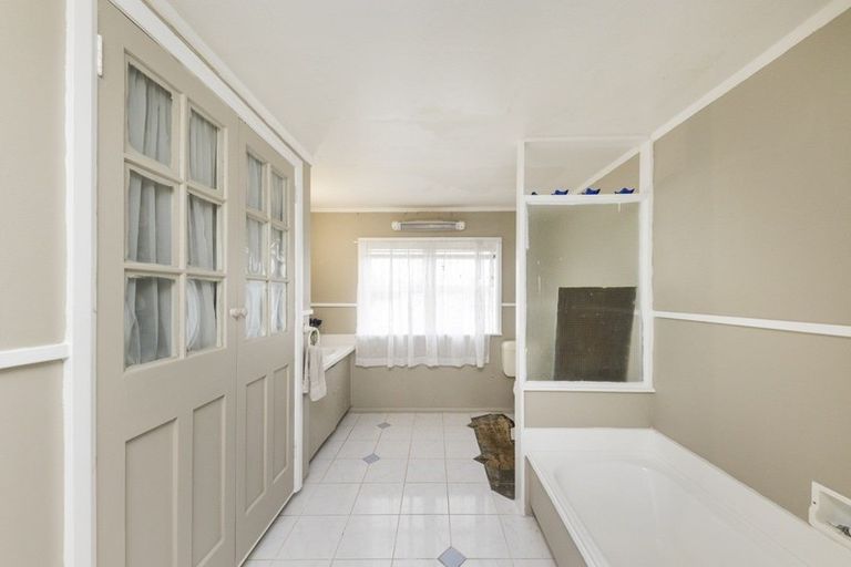 Photo of property in 4 Argyle Avenue, Takaro, Palmerston North, 4410