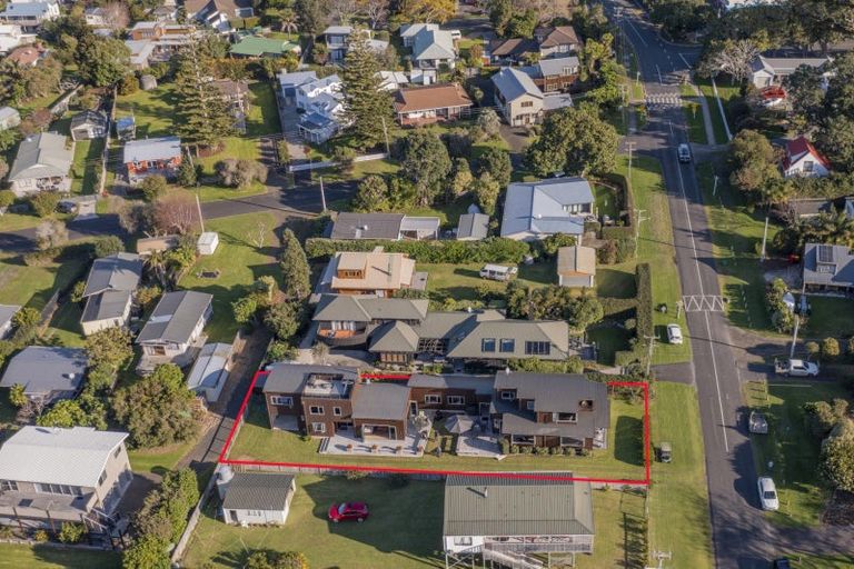 Photo of property in 17 Hahei Beach Road, Hahei, Whitianga, 3591