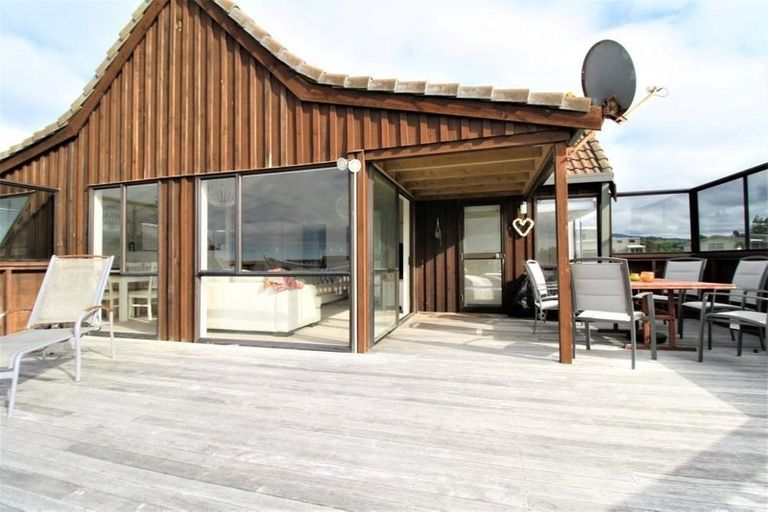 Photo of property in 11 Kon Tiki Road, Whiritoa, Whangamata, 3691