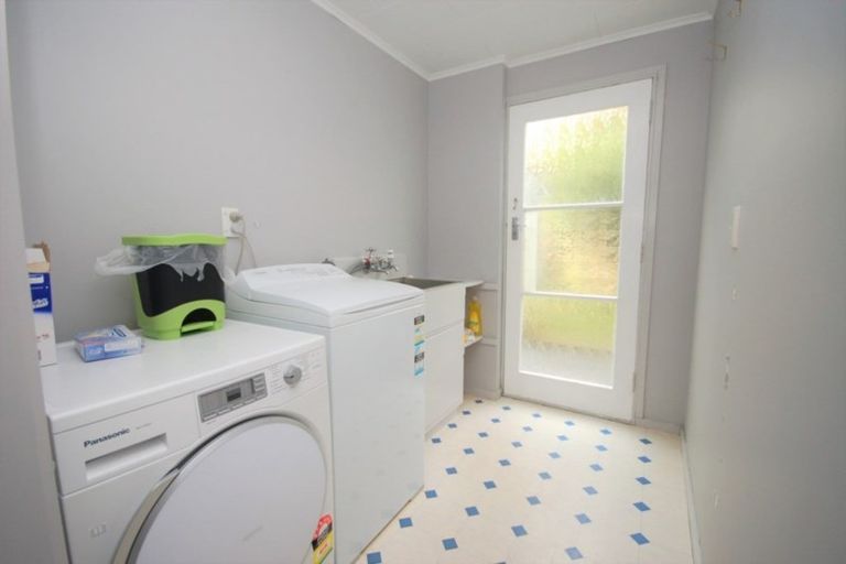 Photo of property in 25 Ingle Avenue, Waipahihi, Taupo, 3330