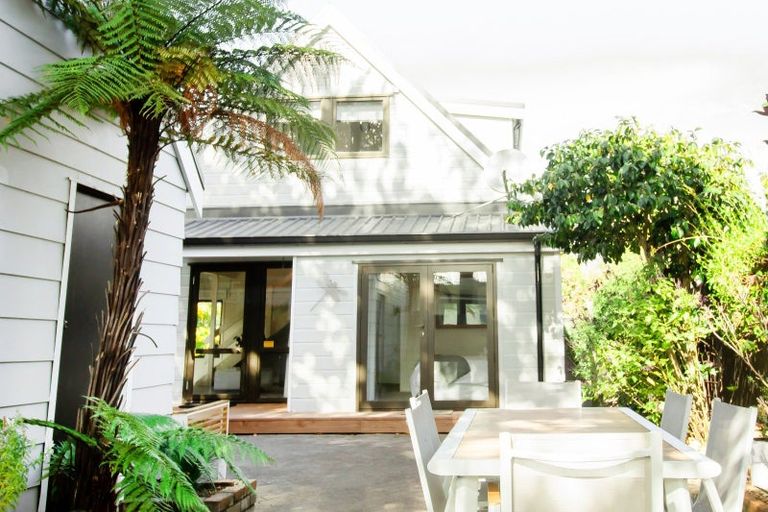 Photo of property in 266 Victoria Avenue, Hokowhitu, Palmerston North, 4410