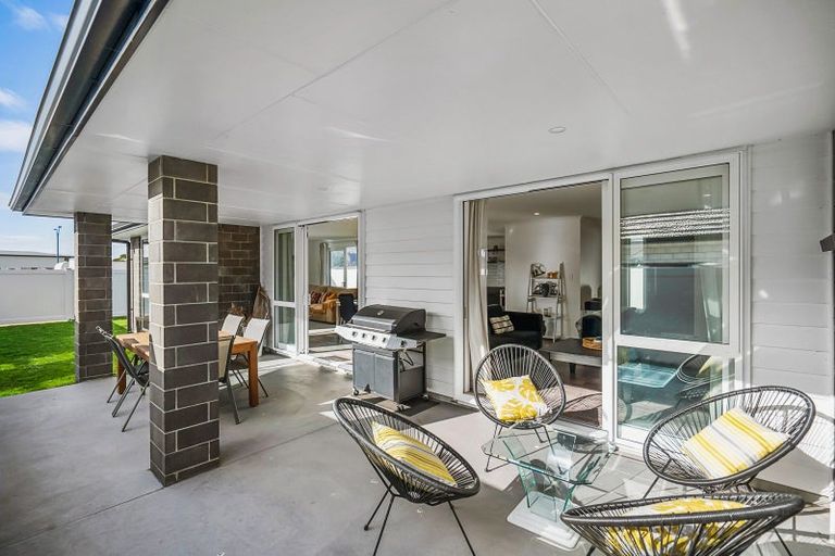 Photo of property in 18 Maturiki Drive, One Tree Point, 0118