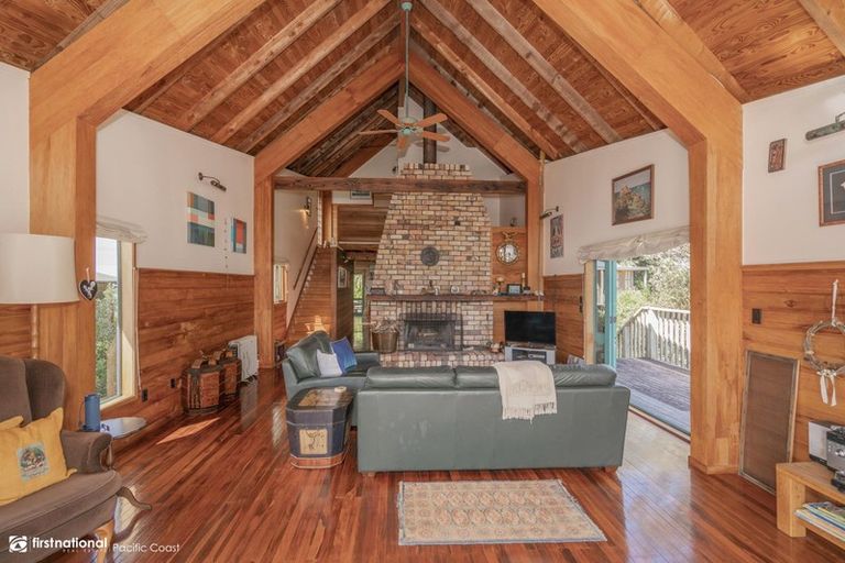 Photo of property in 35 Whiritoa Beach Road, Whiritoa, Whangamata, 3691