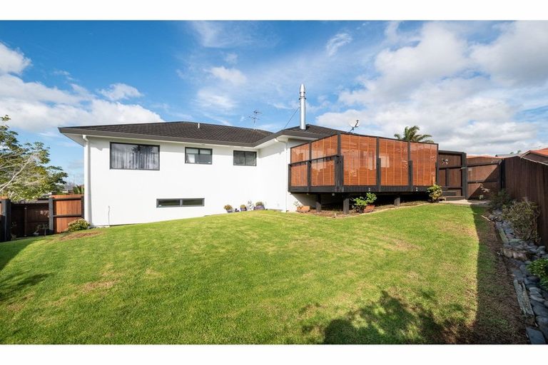 Photo of property in 13 Zefiro Drive, Massey, Auckland, 0614